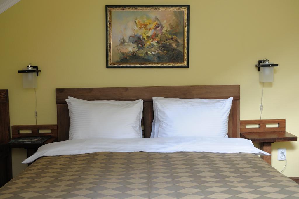 Melrose Hotel Rivne Exterior foto